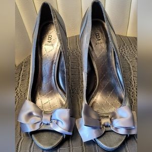 Bakers Franchesca  women's heels gray satin platform.  Size  8B